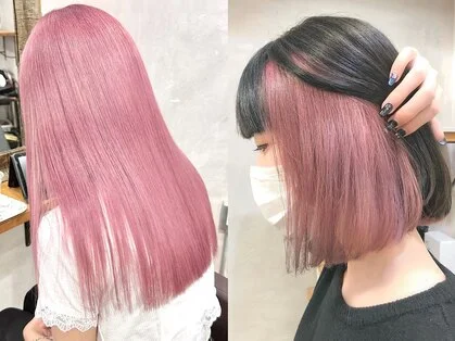 やわらかなウェーブをつけたブラウン系のヘアスタイル